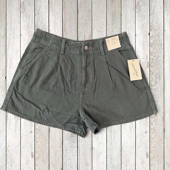 Universal Thread Pants - Universal Thread Women's Size 8 Green High Rise Pleated Shorts NWT